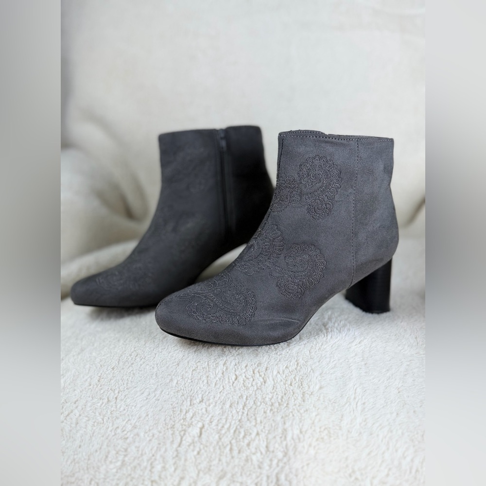Elegant Gray Ankle Boots